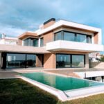 Llaves de vivienda siendo entregadas en operacion de compraventa rapida