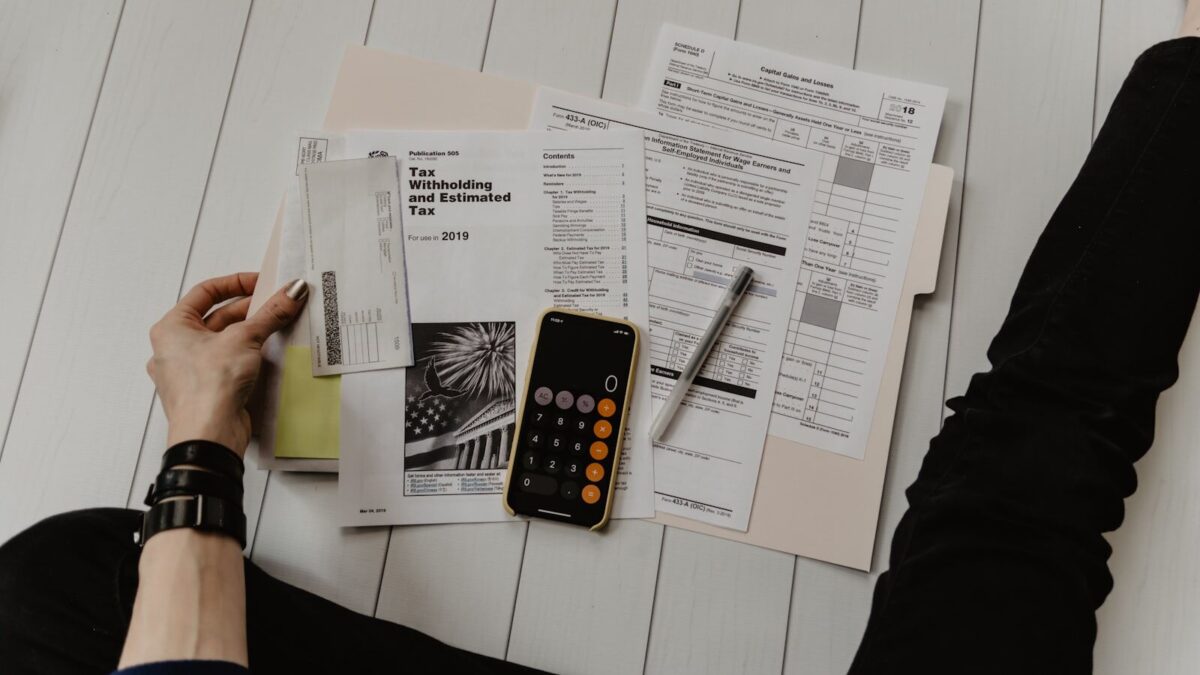 Documentos financieros y calculadora, gestion de deudas inmobiliarias