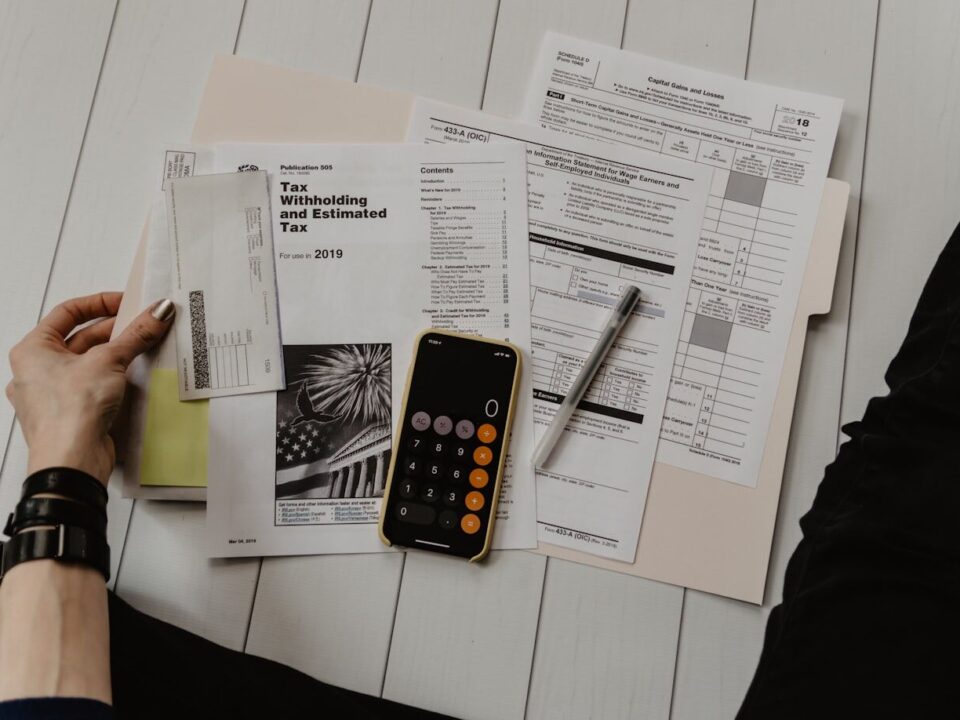 Documentos financieros y calculadora, gestion de deudas inmobiliarias