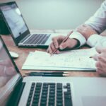 Calculadora y documentos, vivienda con cargas pendientes